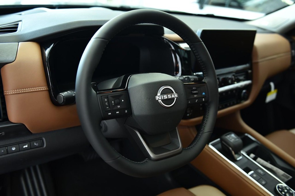 Nissan Pathfinder Vehicle Image 13