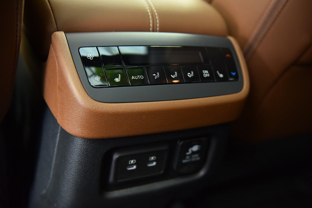 Nissan Pathfinder Vehicle Image 21