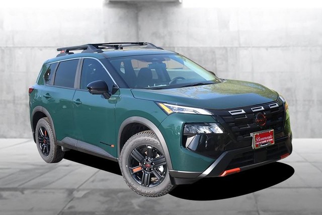 Nissan Rogue Vehicle Image 02