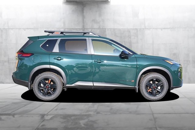 Nissan Rogue Vehicle Image 05
