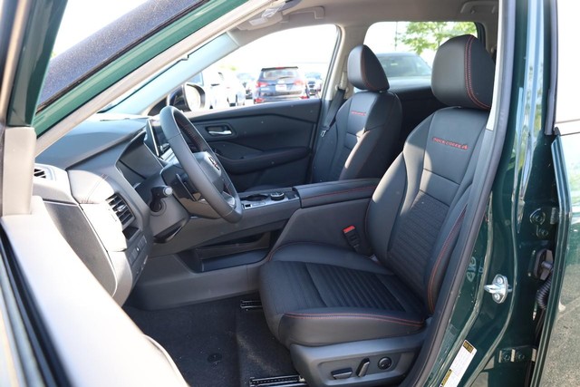 Nissan Rogue Vehicle Image 08