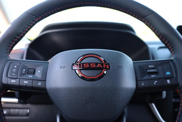Nissan Rogue Vehicle Image 09