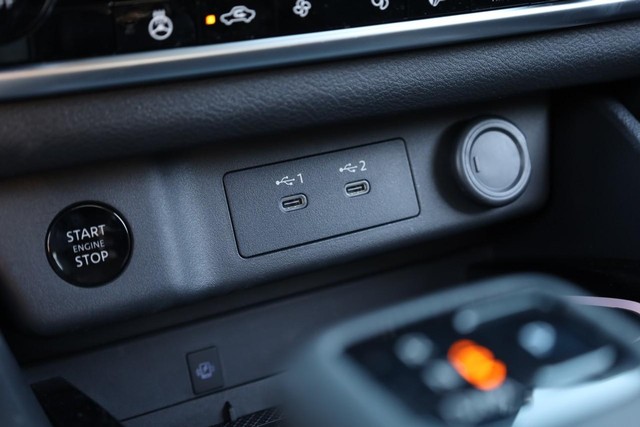 Nissan Rogue Vehicle Image 14