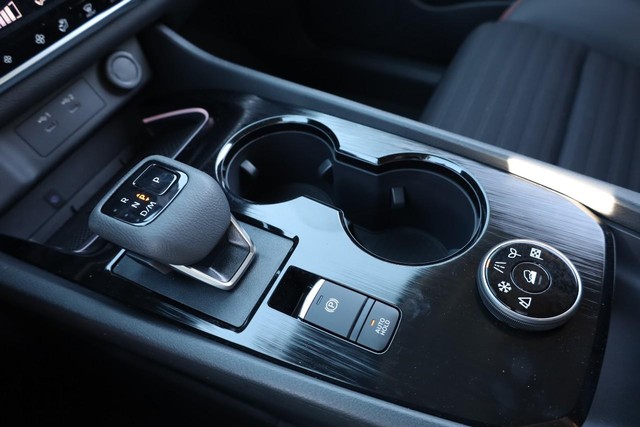 Nissan Rogue Vehicle Image 15