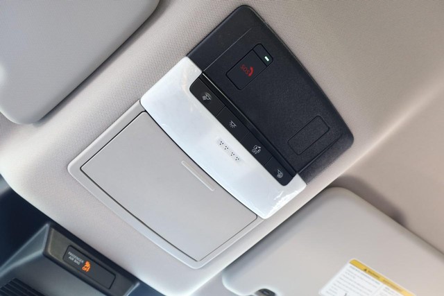 Nissan Rogue Vehicle Image 16