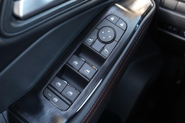 Nissan Rogue Vehicle Image 17