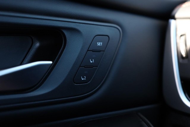 Nissan Rogue Vehicle Image 18