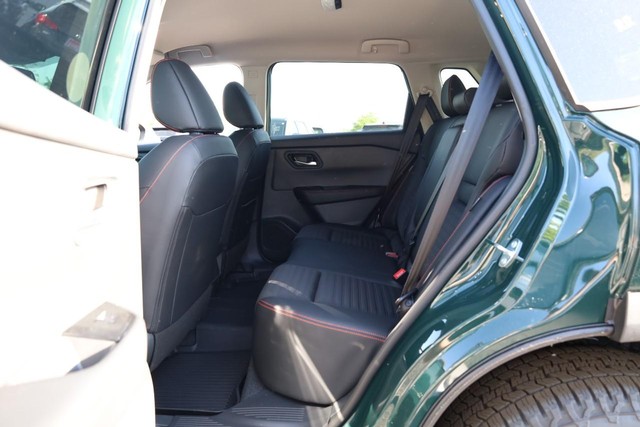Nissan Rogue Vehicle Image 21