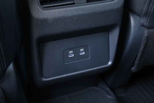 Nissan Rogue Vehicle Image 22