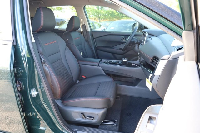 Nissan Rogue Vehicle Image 25