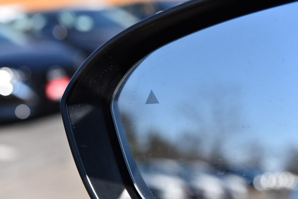 Nissan Rogue Vehicle Image 10