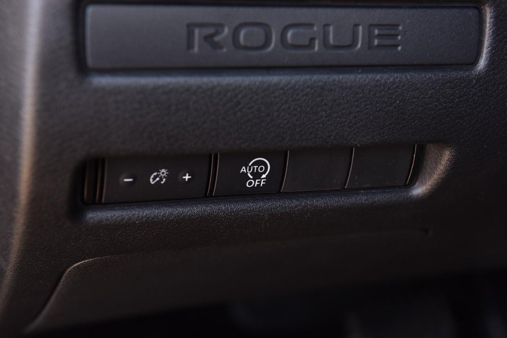 Nissan Rogue Vehicle Image 11