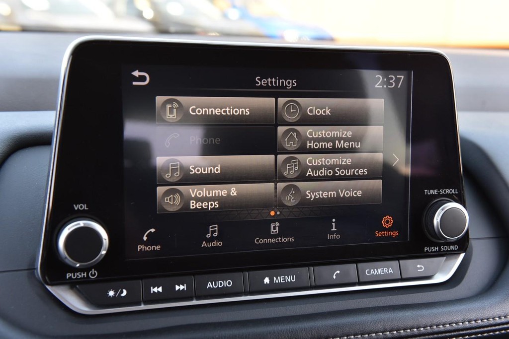 Nissan Rogue Vehicle Image 14