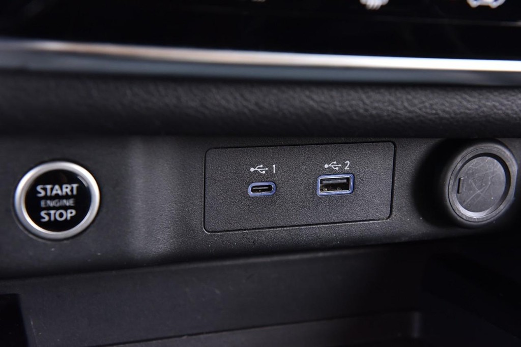 Nissan Rogue Vehicle Image 16