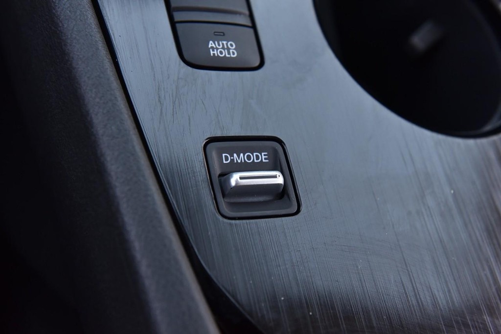 Nissan Rogue Vehicle Image 17