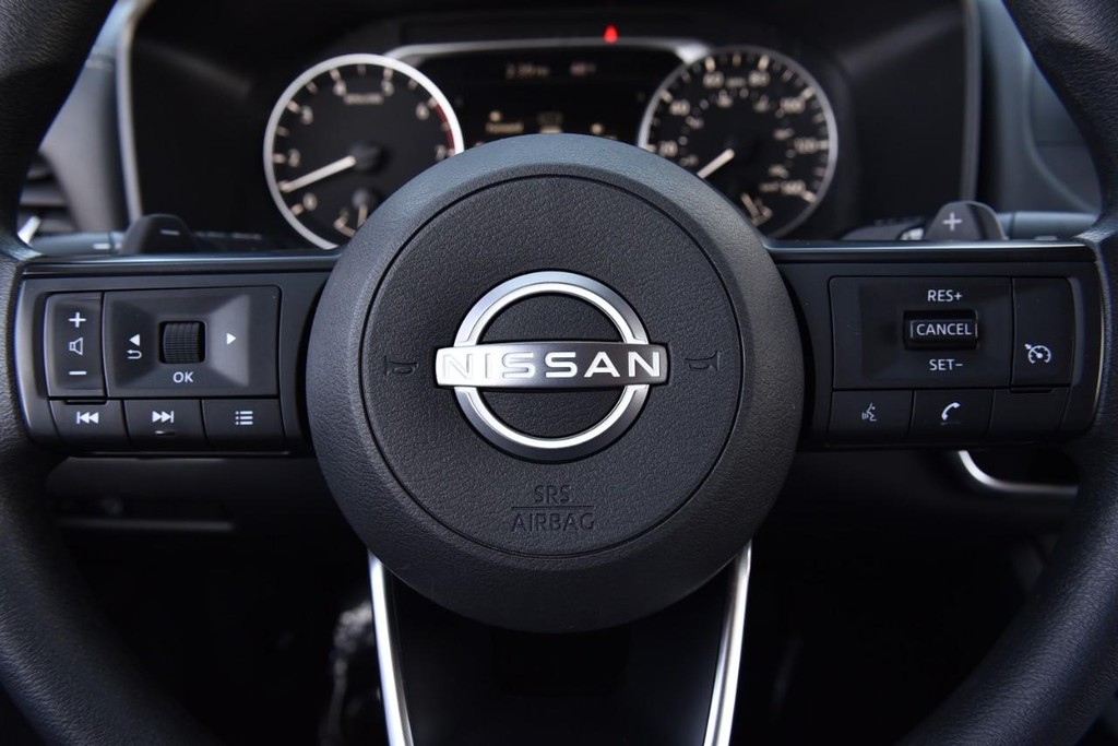 Nissan Rogue Vehicle Image 18