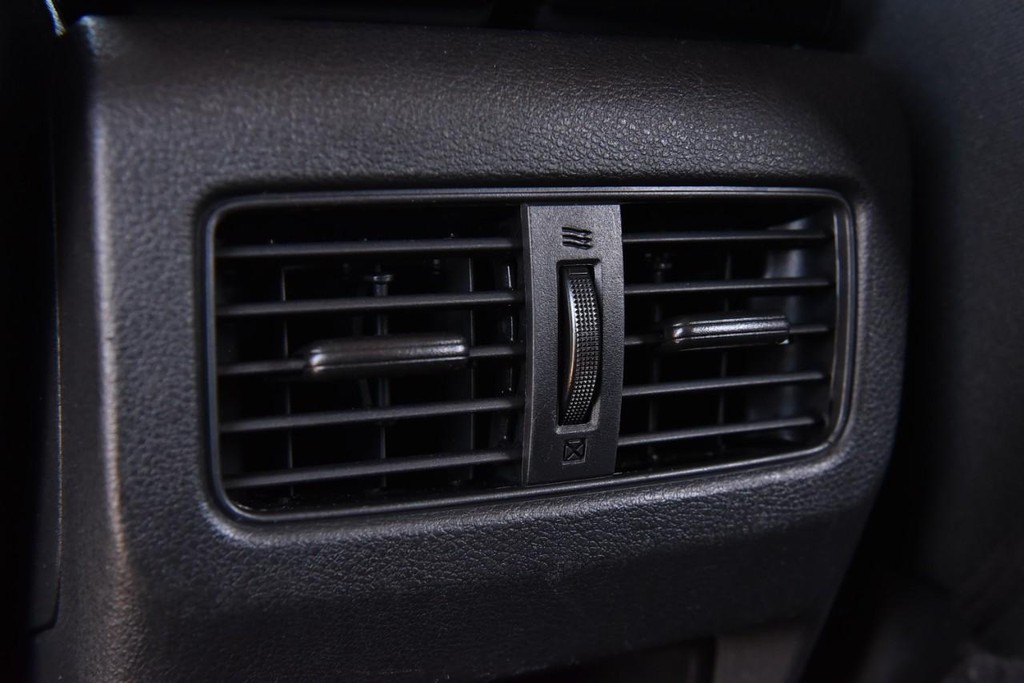 Nissan Rogue Vehicle Image 22