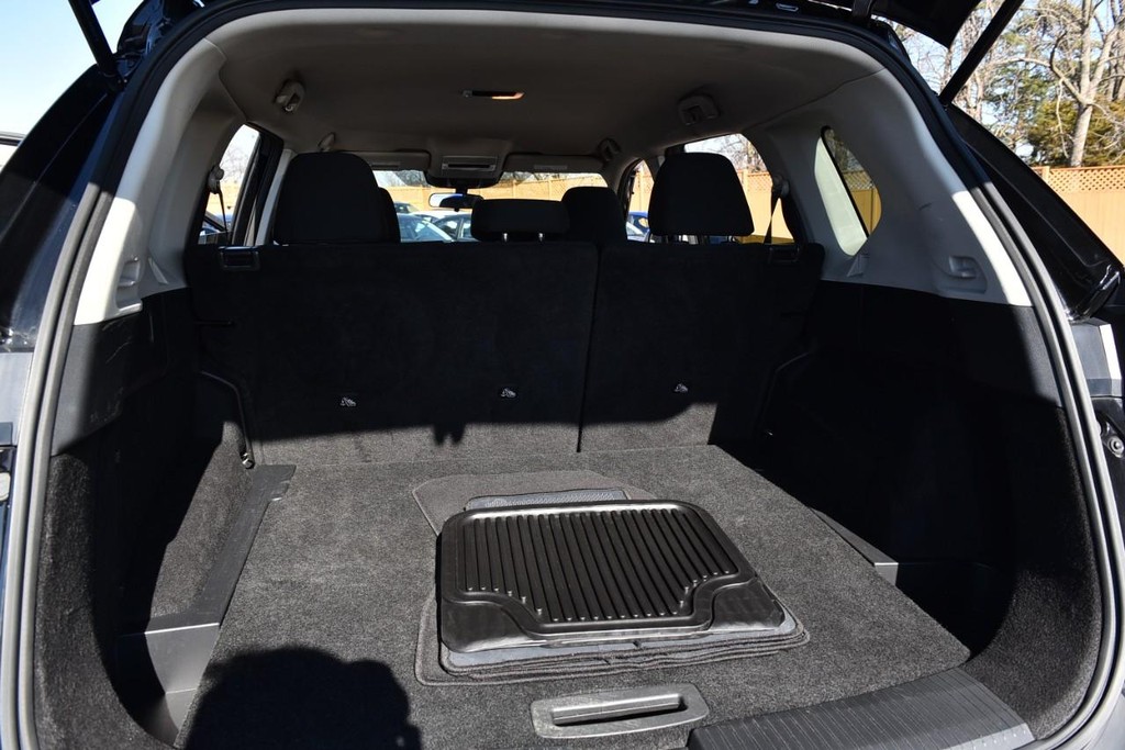 Nissan Rogue Vehicle Image 23