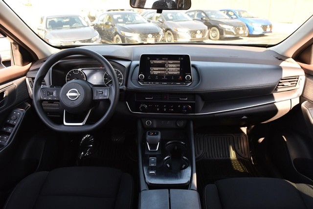 Nissan Rogue Vehicle Image 08