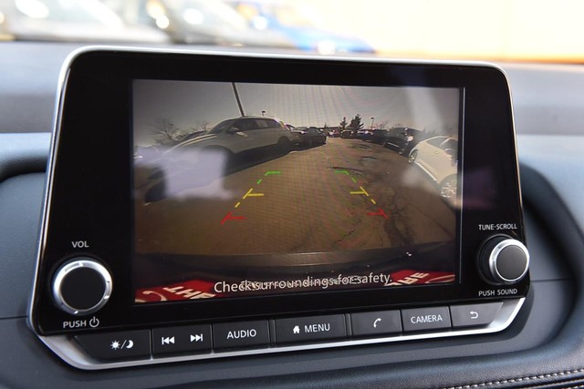 Nissan Rogue Vehicle Image 13