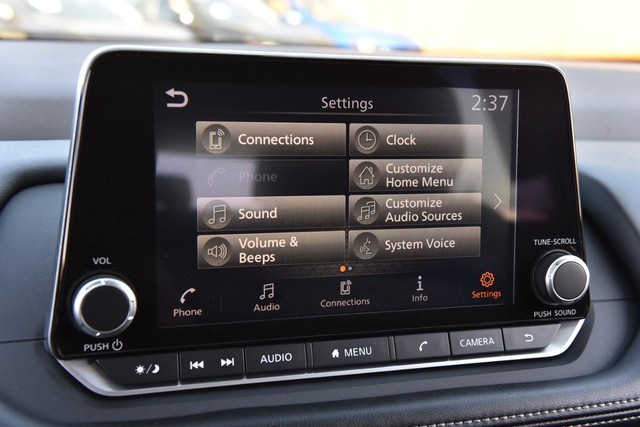 Nissan Rogue Vehicle Image 14