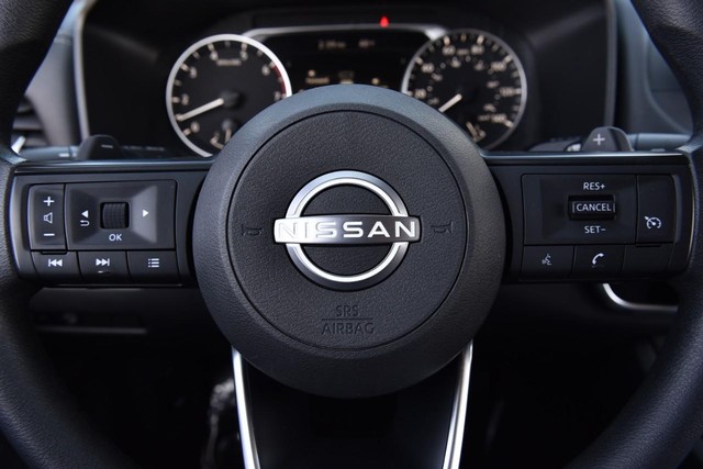 Nissan Rogue Vehicle Image 18