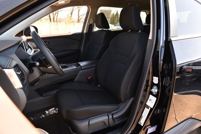 Nissan Rogue Vehicle Image 19