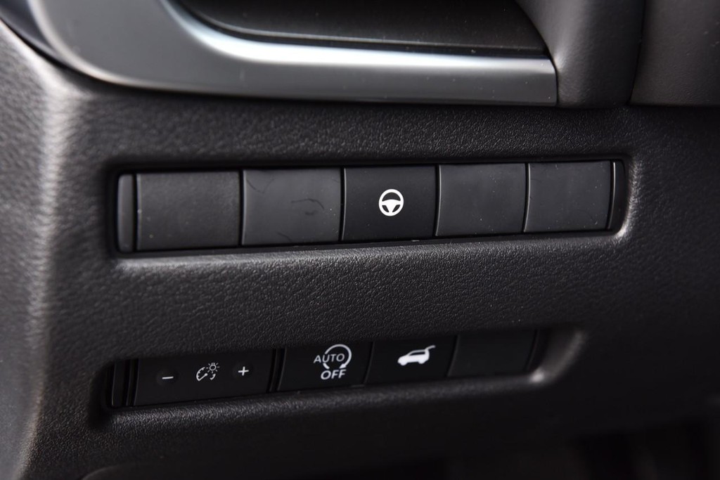 Nissan Rogue Vehicle Full-screen Gallery Image 11