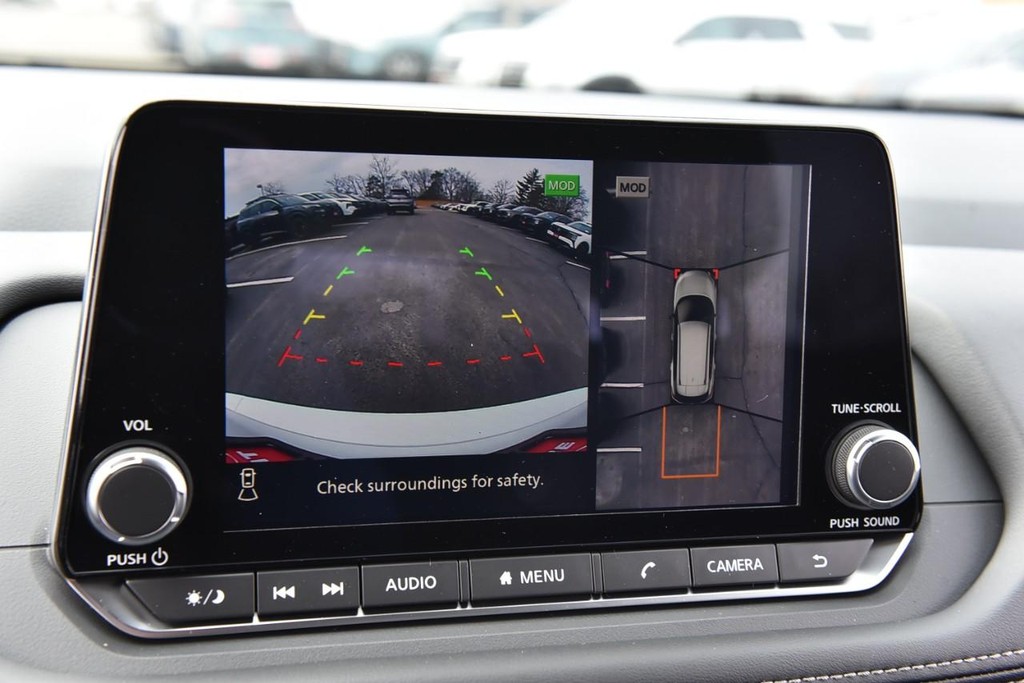 Nissan Rogue Vehicle Full-screen Gallery Image 13