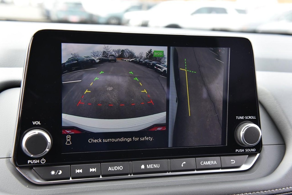 Nissan Rogue Vehicle Full-screen Gallery Image 14