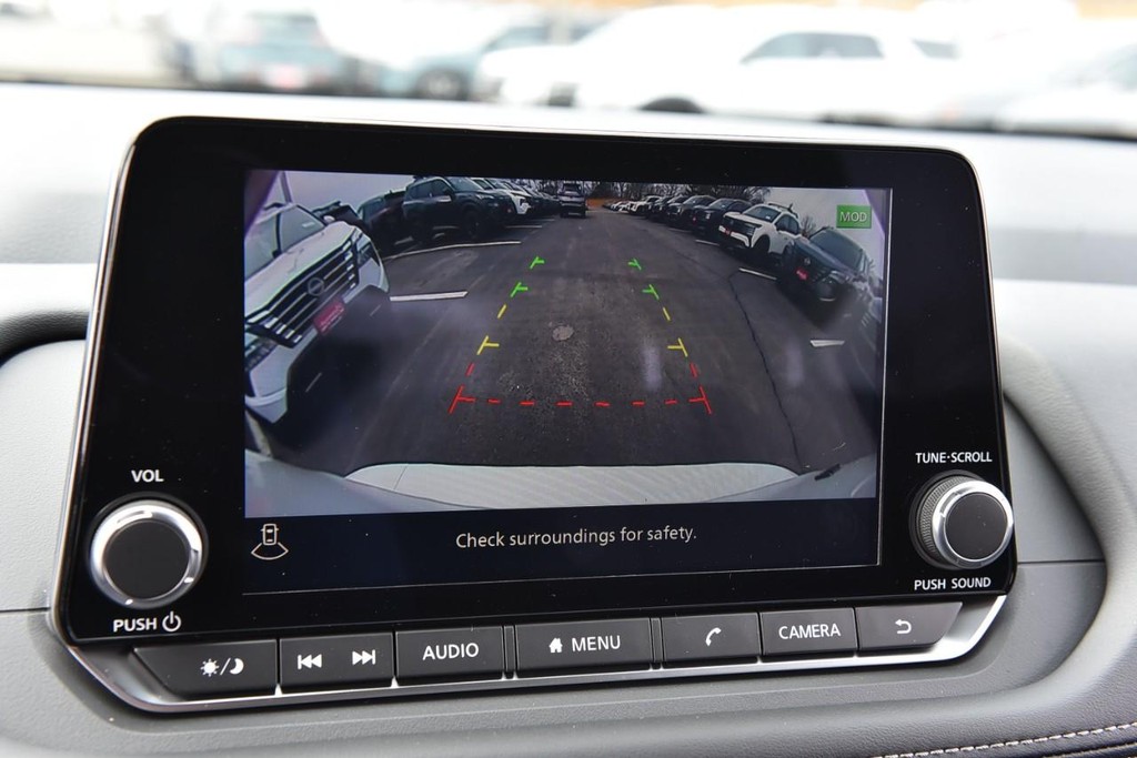 Nissan Rogue Vehicle Full-screen Gallery Image 15