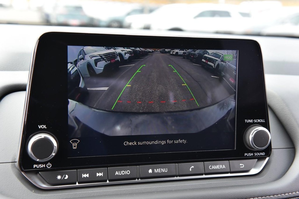 Nissan Rogue Vehicle Full-screen Gallery Image 16