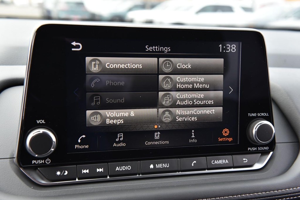 Nissan Rogue Vehicle Full-screen Gallery Image 17