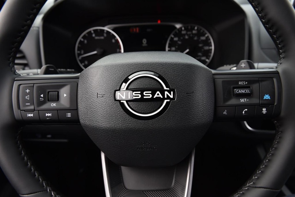 Nissan Rogue Vehicle Full-screen Gallery Image 21