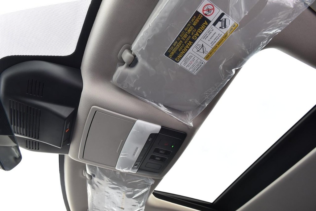 Nissan Rogue Vehicle Full-screen Gallery Image 24