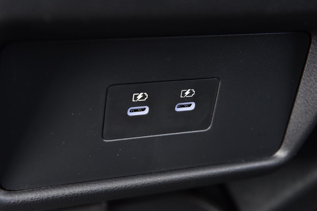 Nissan Rogue Vehicle Full-screen Gallery Image 27