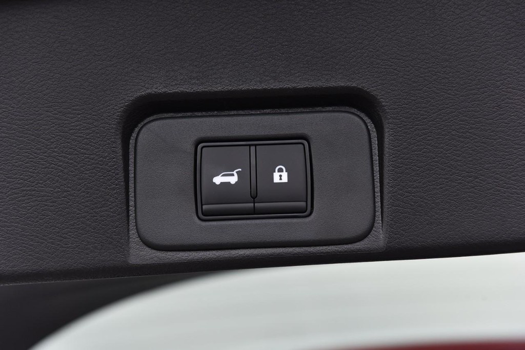 Nissan Rogue Vehicle Full-screen Gallery Image 29