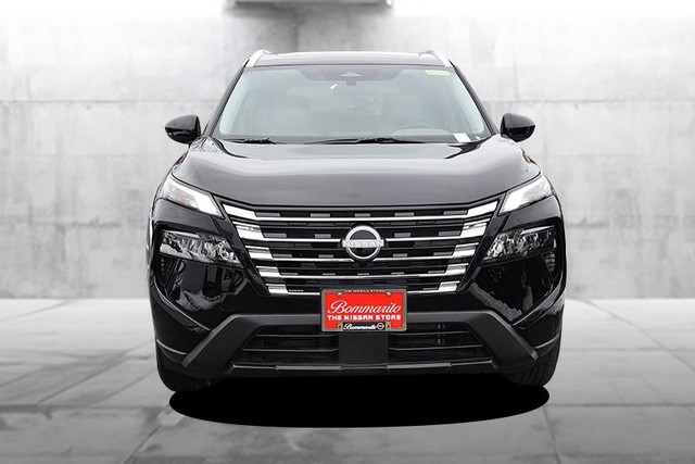 Nissan Rogue Vehicle Image 04