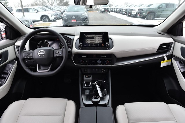 Nissan Rogue Vehicle Image 08