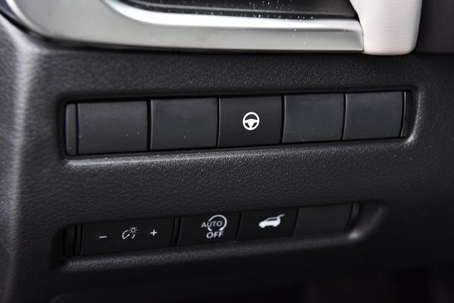 Nissan Rogue Vehicle Image 11