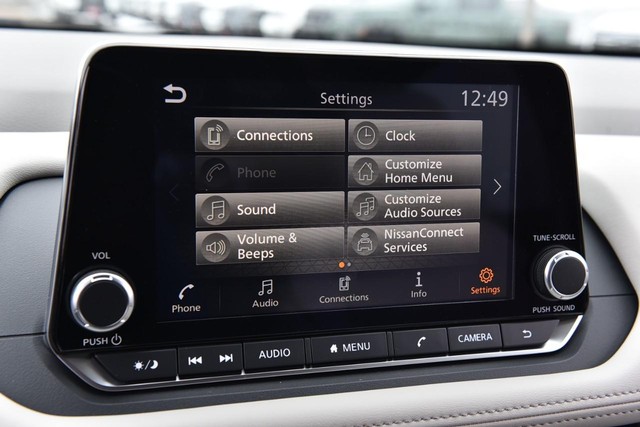 Nissan Rogue Vehicle Image 14