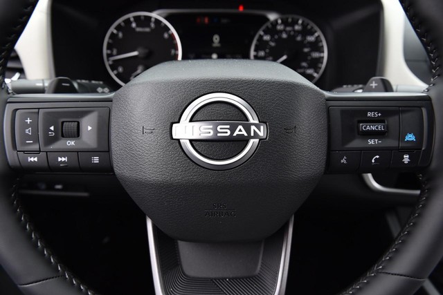 Nissan Rogue Vehicle Image 18