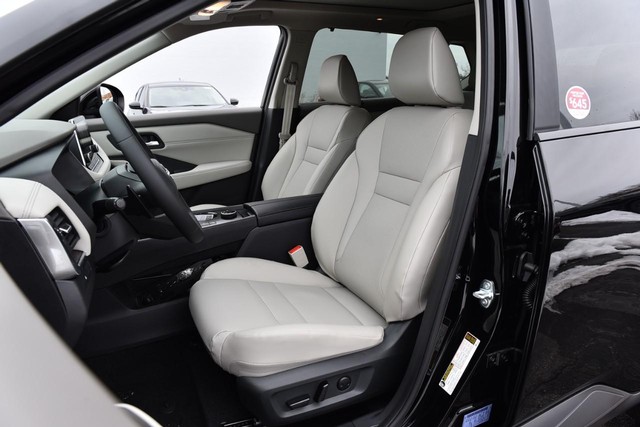 Nissan Rogue Vehicle Image 19