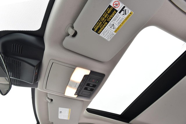 Nissan Rogue Vehicle Image 21