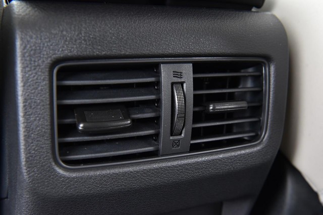 Nissan Rogue Vehicle Image 23