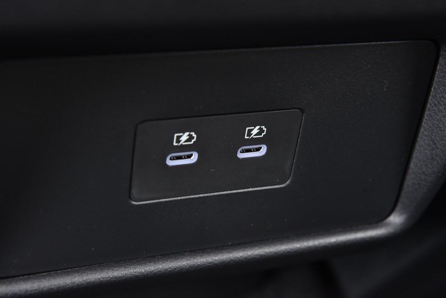 Nissan Rogue Vehicle Image 24