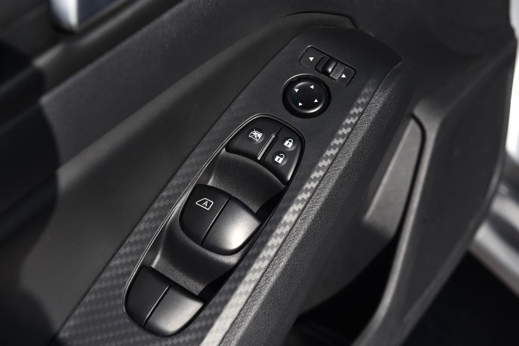 Nissan Altima Vehicle Image 09