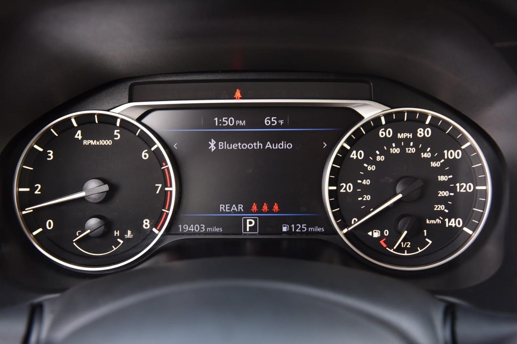 Nissan Altima Vehicle Image 12