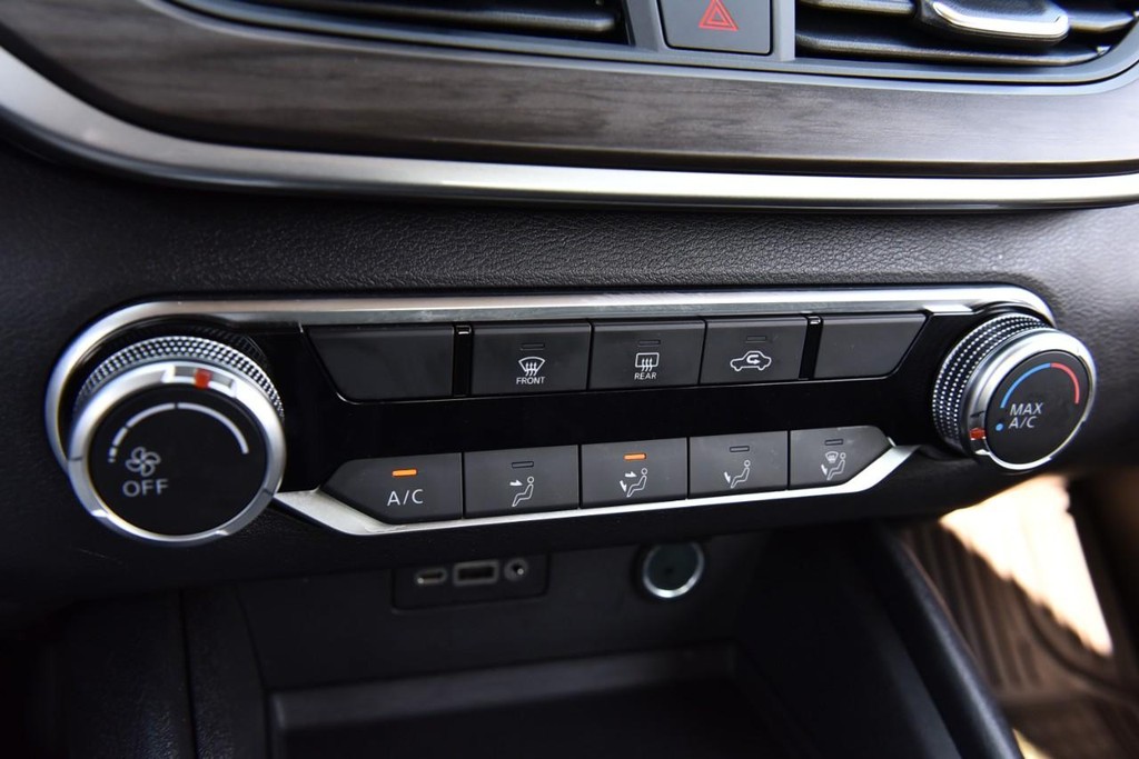 Nissan Altima Vehicle Image 15