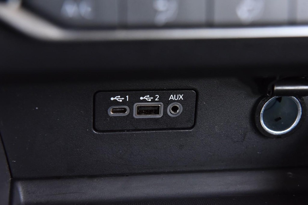 Nissan Altima Vehicle Image 16